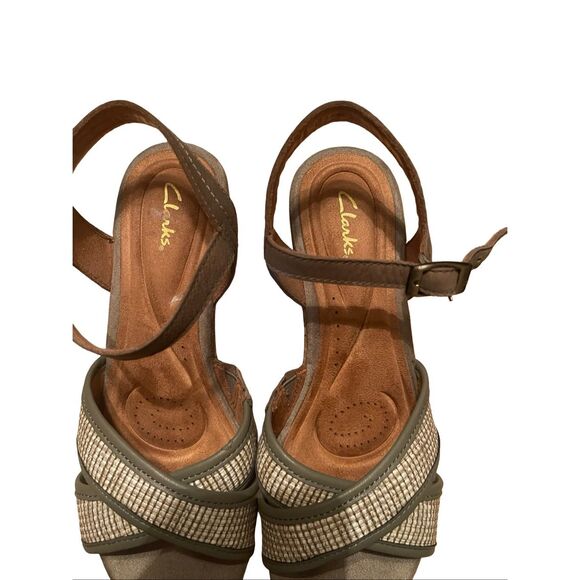 Clarks Womens Tan Olive Green Leather Elleri Plub Wedge Sandal Size 7.5 - Picture 12 of 12